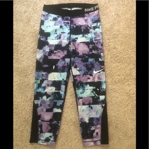 nike floral camo capri